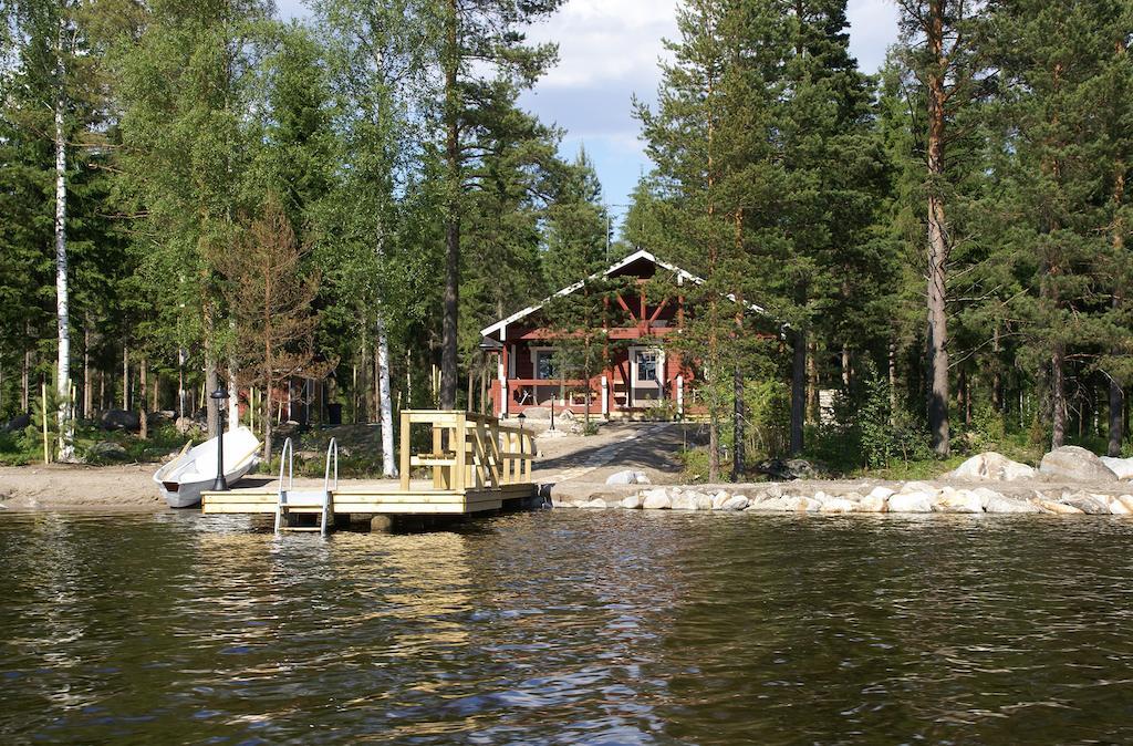 Kartanohotelli Satulinna Huvilat Hirvensalmi Exterior photo
